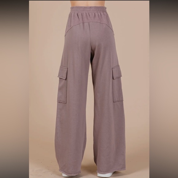 French Terry Cargo Sweats - Picture 7 of 7